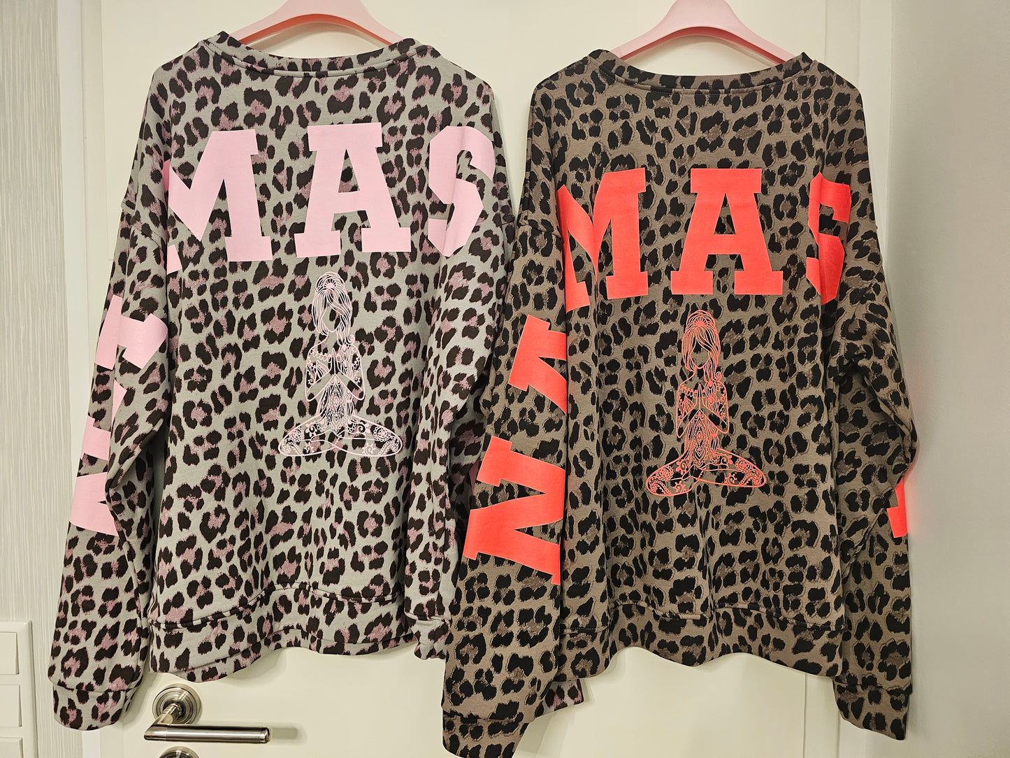 Sweater Namaste Leo versch. Farben