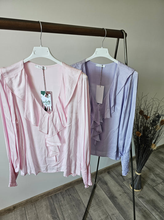 Seidiges Oberteil mit Rüschen