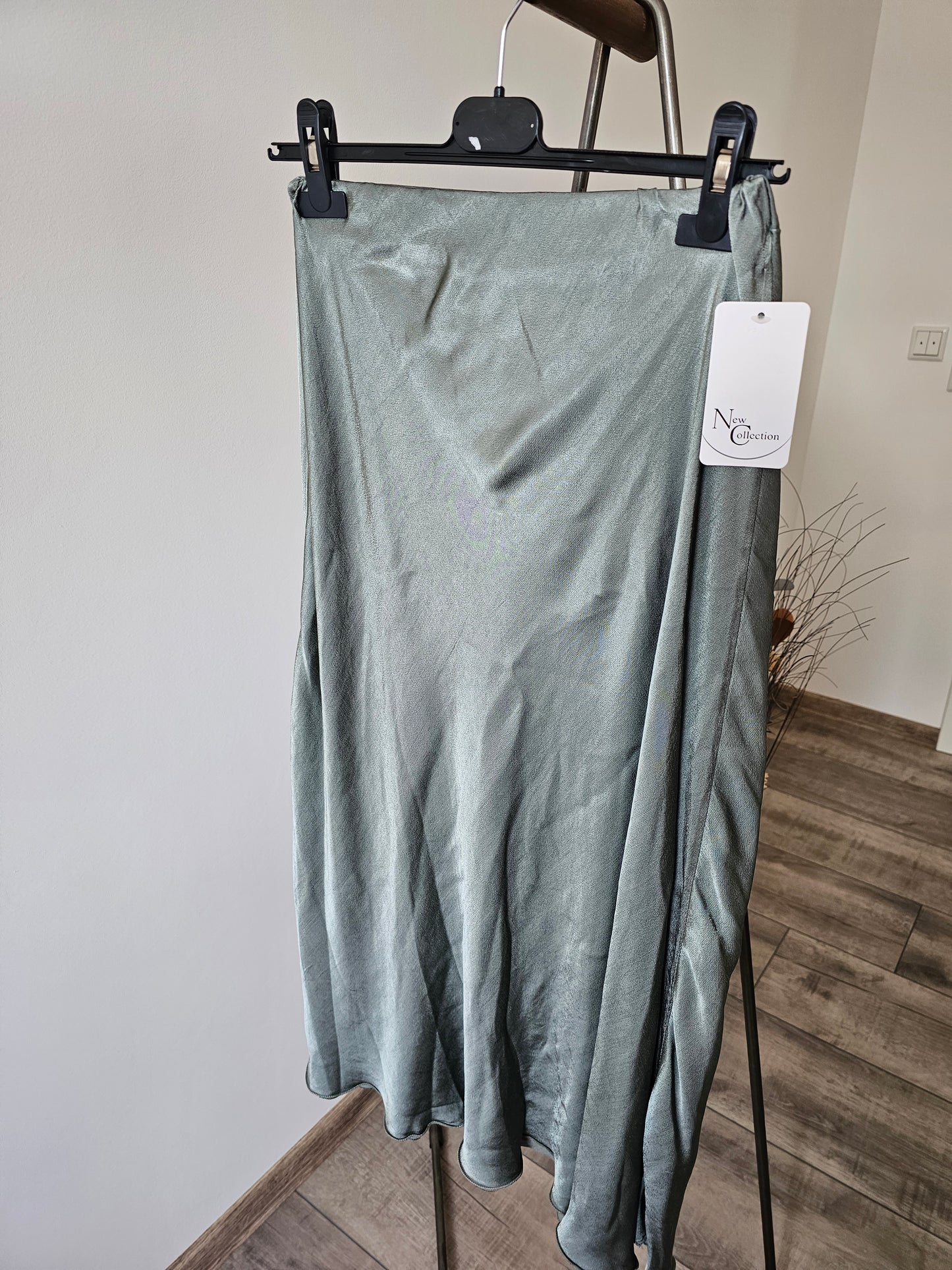 Glänzender Rock mit Gummibund