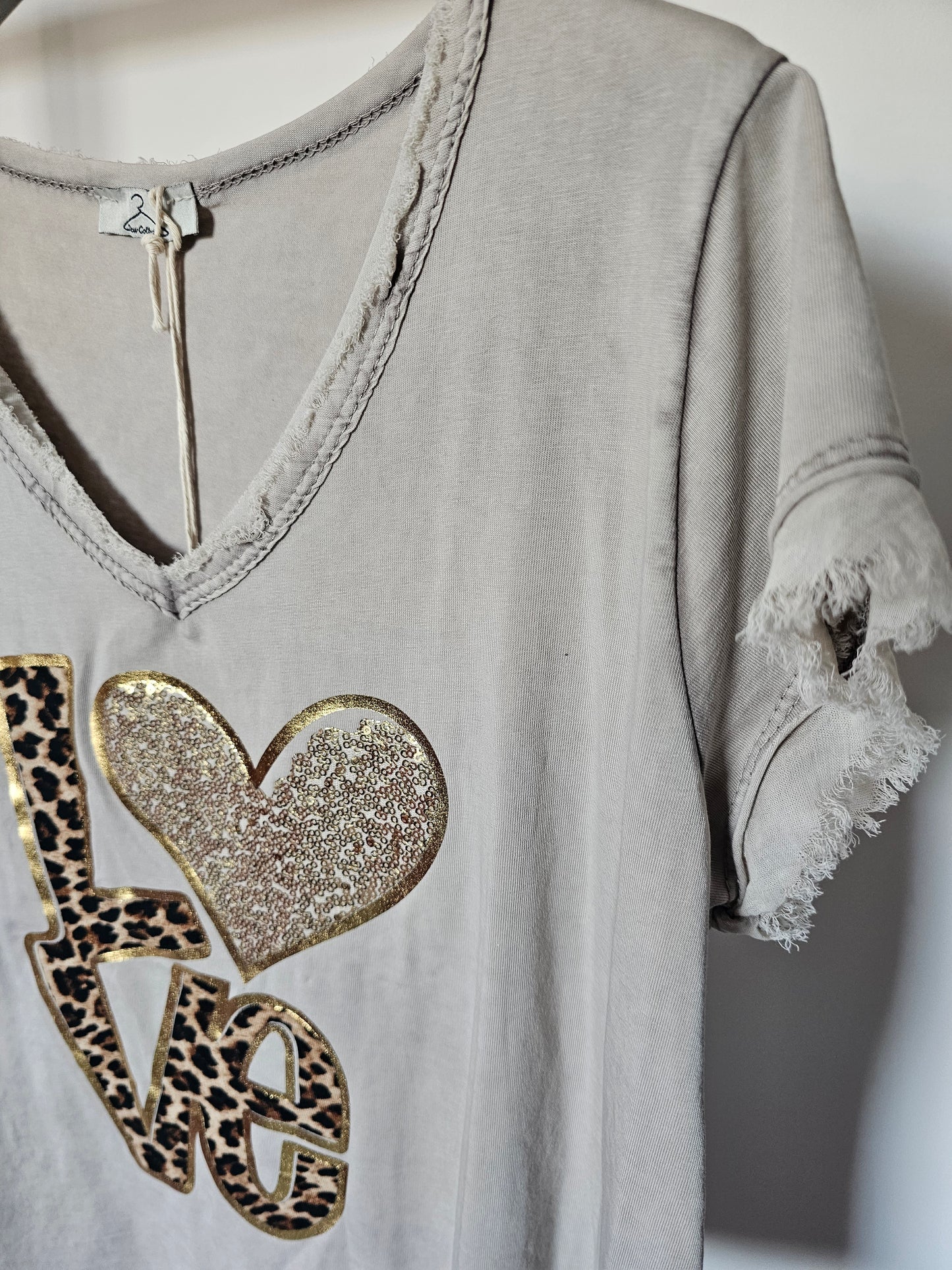T-Shirt Leo Love mit Fransen beige