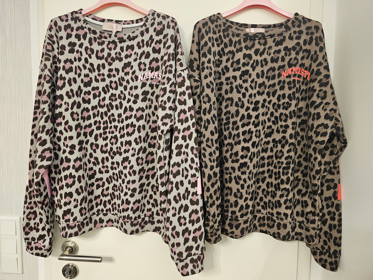 Sweater Namaste Leo versch. Farben