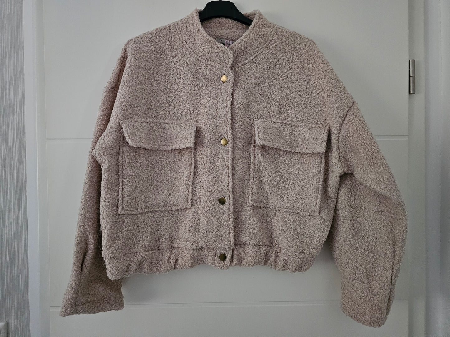 Kurze Boucle-Jacke beige