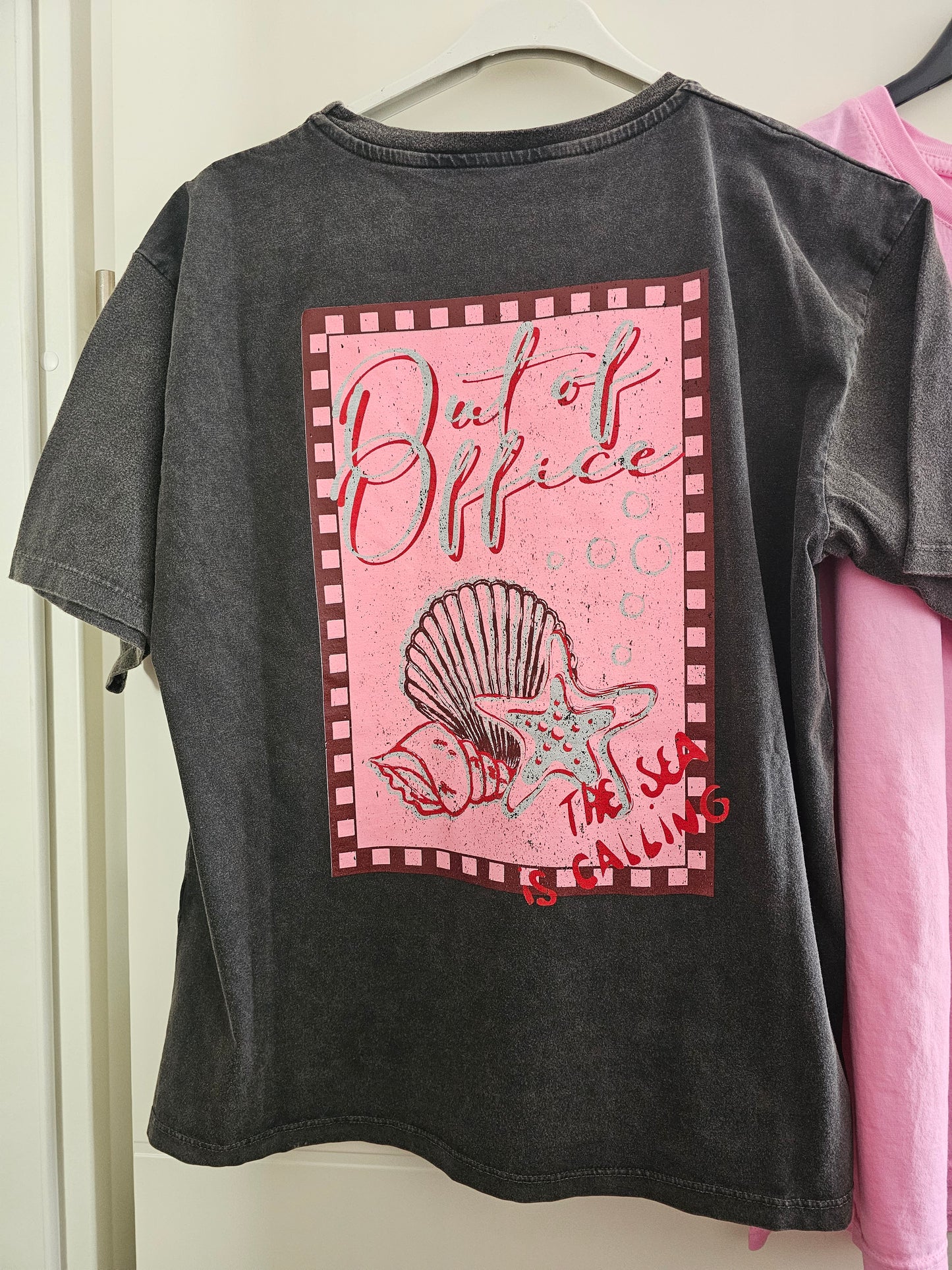 T-Shirt Out of Office